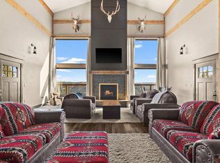 520 Valley View Dr, Lenore, ID 83541