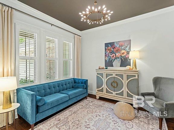 5th image of 235 Wentworth St