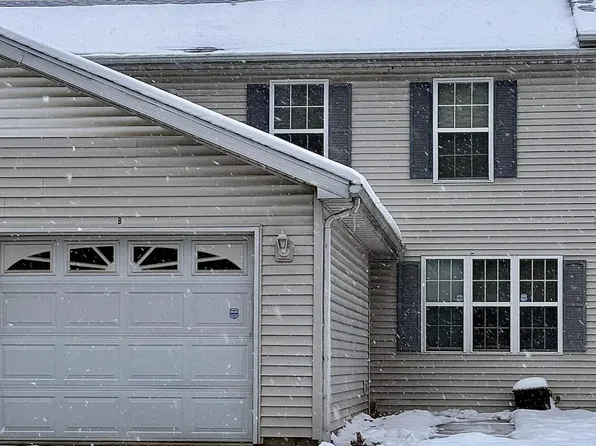 395 Plymouth Rd APT B, Valparaiso, IN 46385