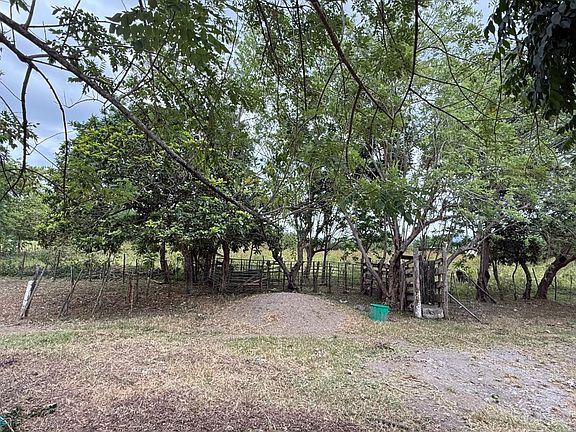 3rd image of Solar 6 Sabana Grande Abajo