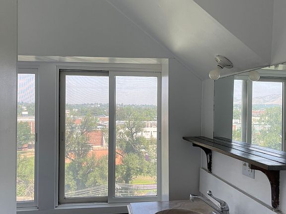 4th image of 1600 Hillside Rd #10