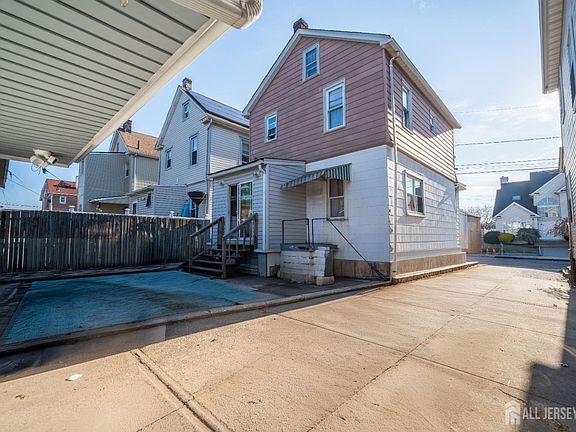 2nd image of 269 Silzer St