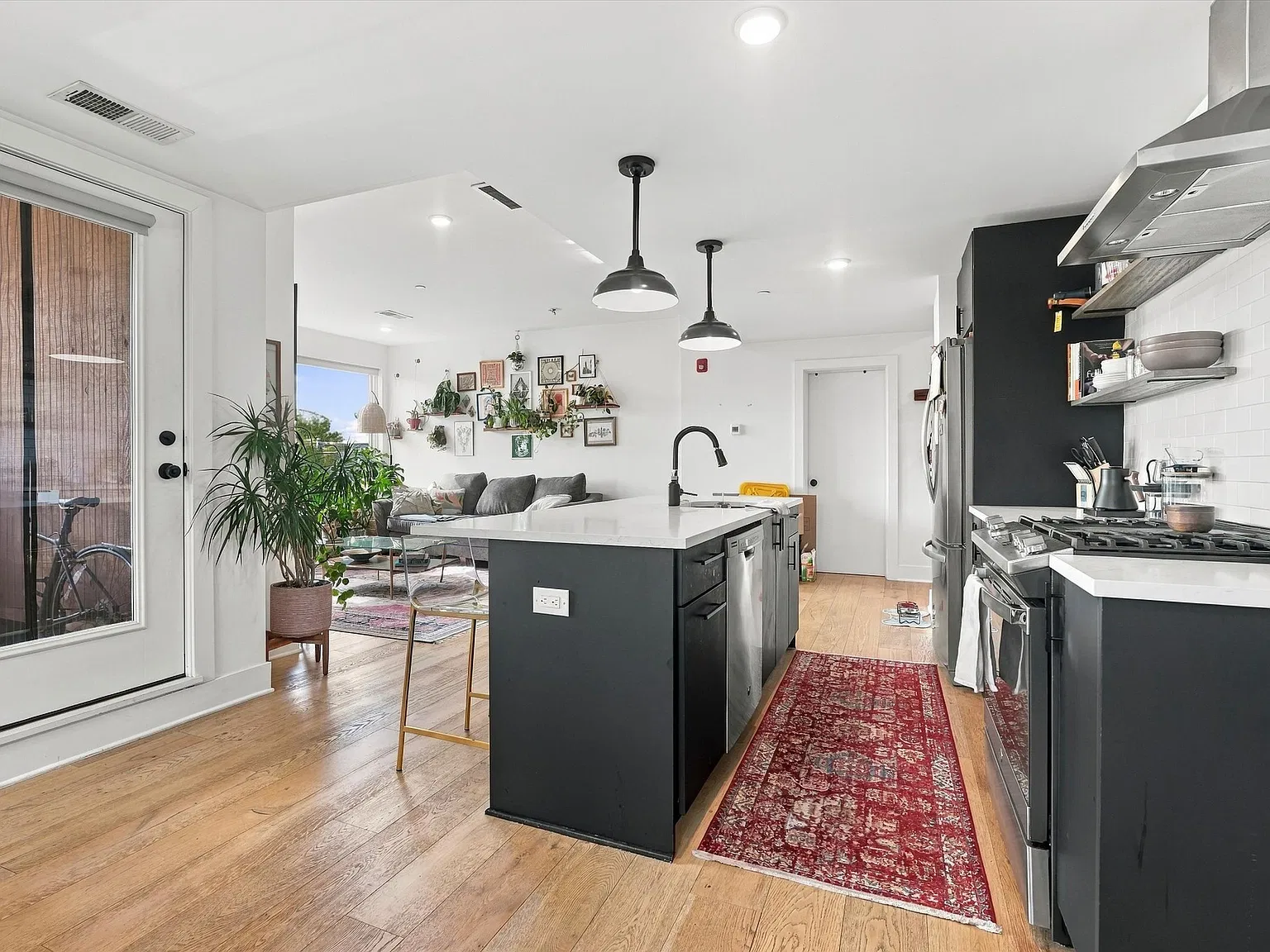 2 bed, 2.5 bath, 1500 sqft, $2,995 — Photo 4
