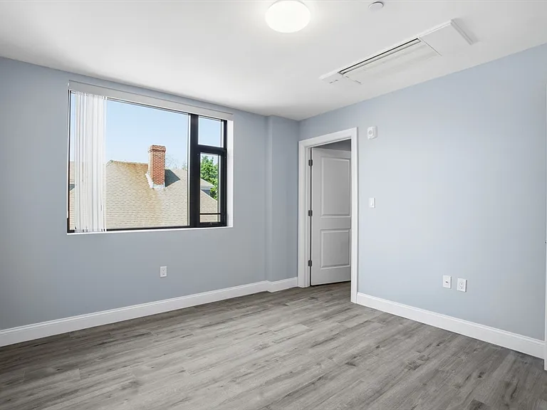 632 Centre St #301 — Photo 9