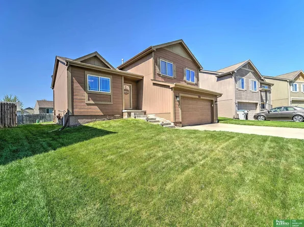 9120 Scott St, Omaha, NE 68122