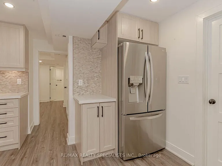2535 Raglan Ct #LOWER — Photo 25
