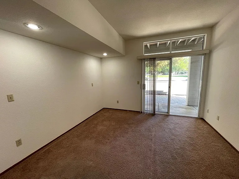 1625 Parkview Green Cir — Photo 10