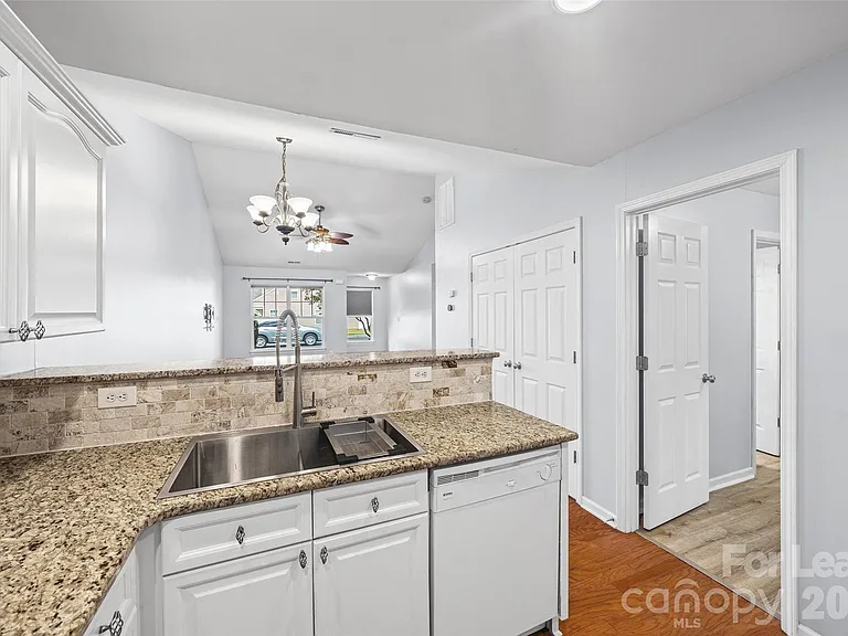 2052 Shady Pond Dr — Photo 14