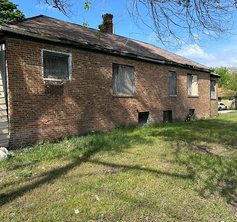 2nd image of 3886 Massachusetts St