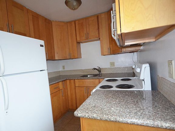2nd image of 684 Oakside Ave