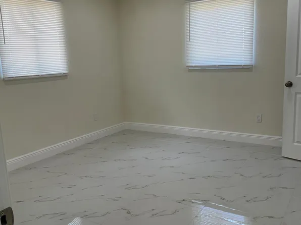 3956 Gardenia Ave, Palm Springs, FL 33461