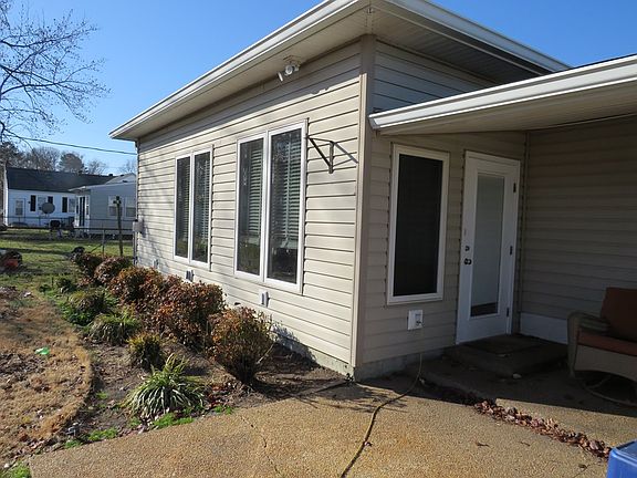 5th image of 624 Lewis St