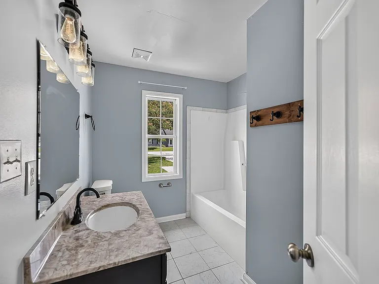 242 Zachary Ln — Photo 20
