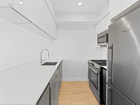 4th image of 2600 7th Ave #5Z