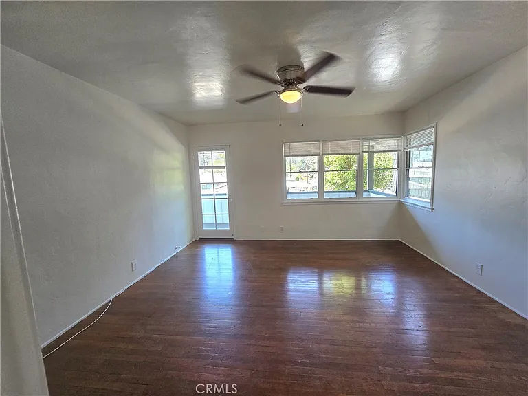 305 E H St — Photo 4