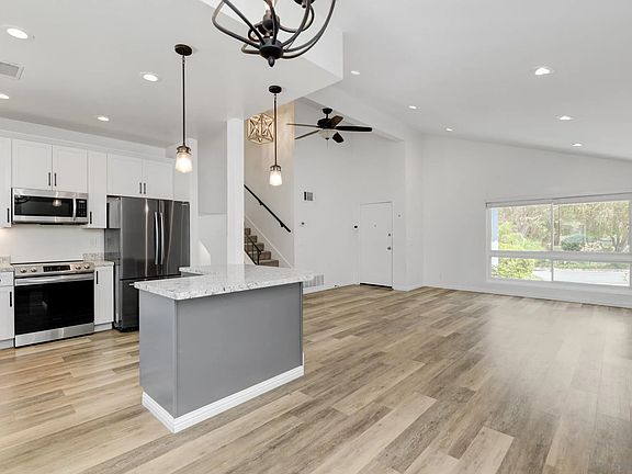 3rd image of 156 Cerro St
