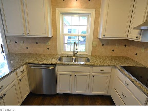 5th image of 16466 Georgetown Ct