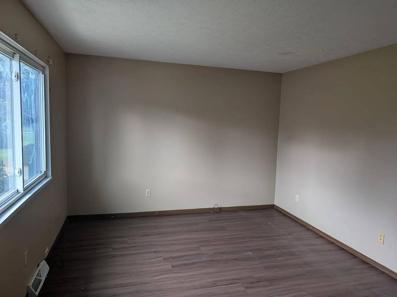 3 bed, 1.5 bath, 1000 sqft, $1,650 — Photo 3