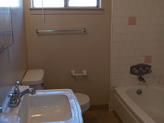 5th image of 925 Vermont St APT 4
