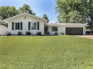 942 Surrey Dr, Edwardsville, IL