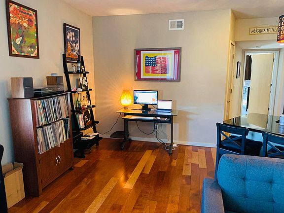 living room/dining area