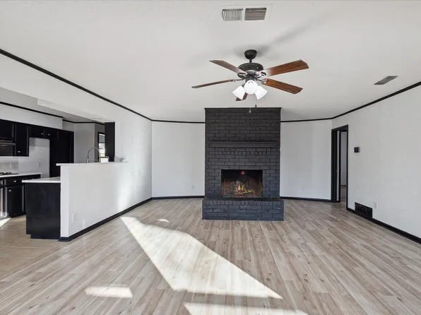 1329 Hillside Dr, Midlothian, TX 76065