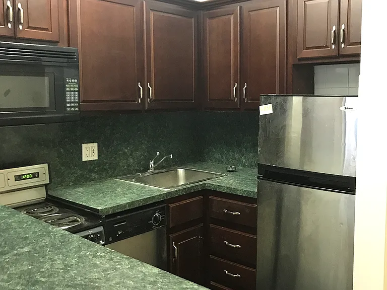 906 Amsterdam Ave #2D — Photo 4