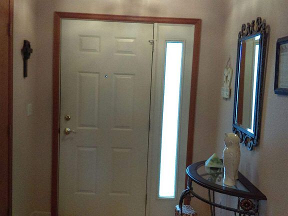 Entry way/jacket closet