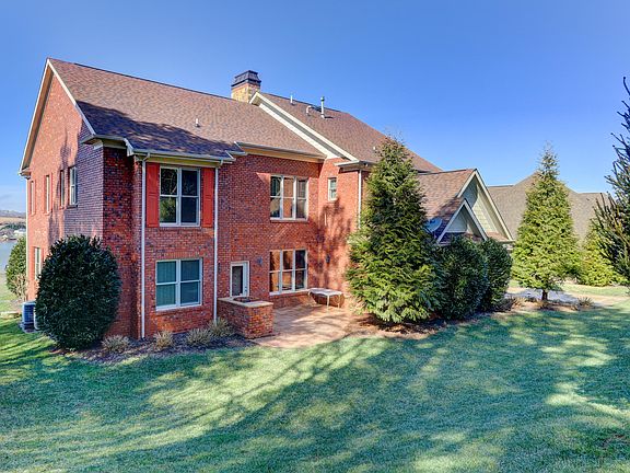 3rd image of 1306 Charlottesville Blvd