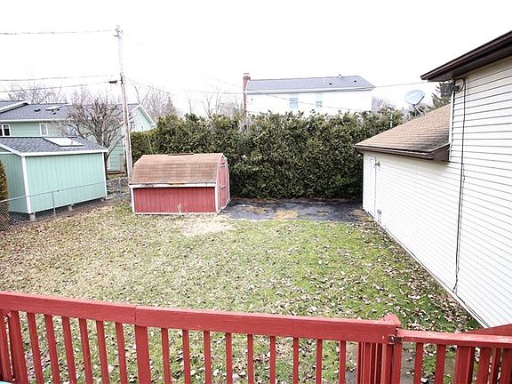 3rd image of 122 Sherwood Dr