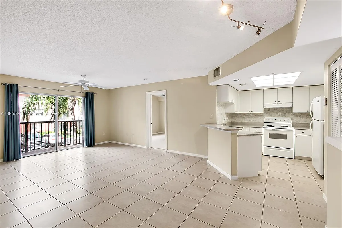 Building Photo - 2131 SE 10th Ave #13