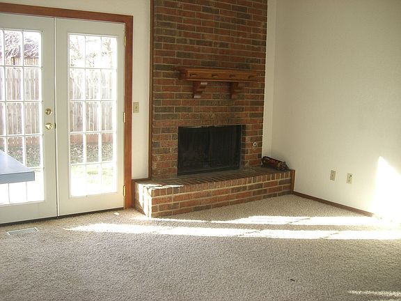 3rd image of 2305 N Lincoln Ave