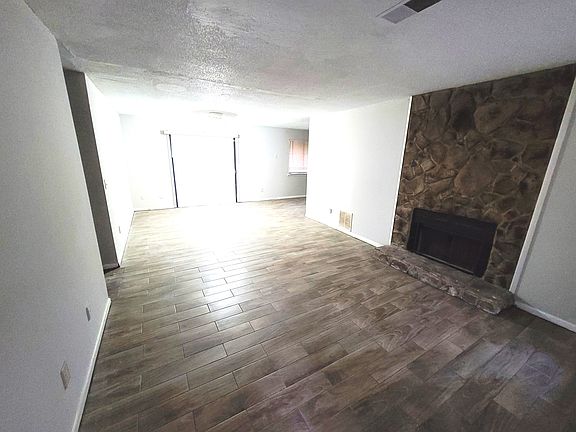 Spacious Living room with Fireplace and ceramic floors.