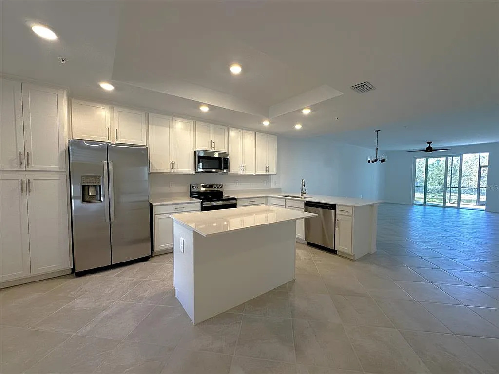 Building Photo - 14231 Heritage Landing Blvd #1918