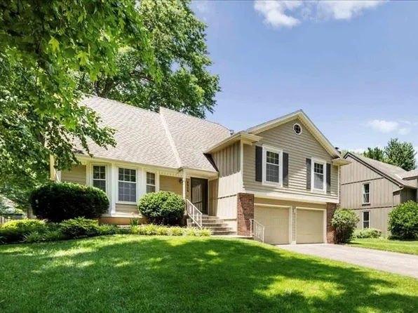 8516 Darnell St, Lenexa, KS 66215