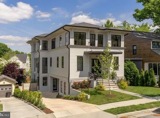 135 N Edgewood St, Arlington, VA 22201