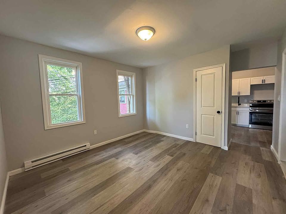 2nd image of 829 Monroe Ave #7