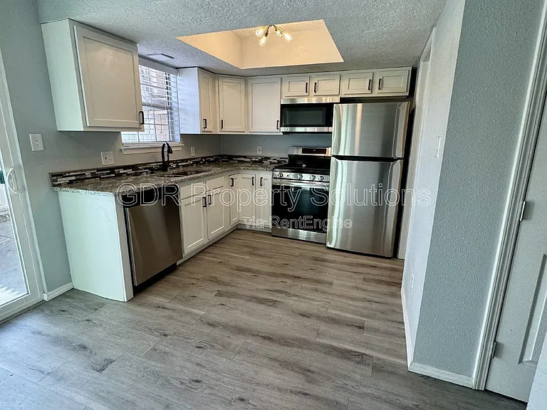 700 Fruit Ave NW — Photo 9