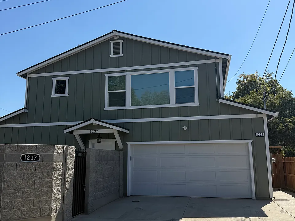 1237 Lyons Ave