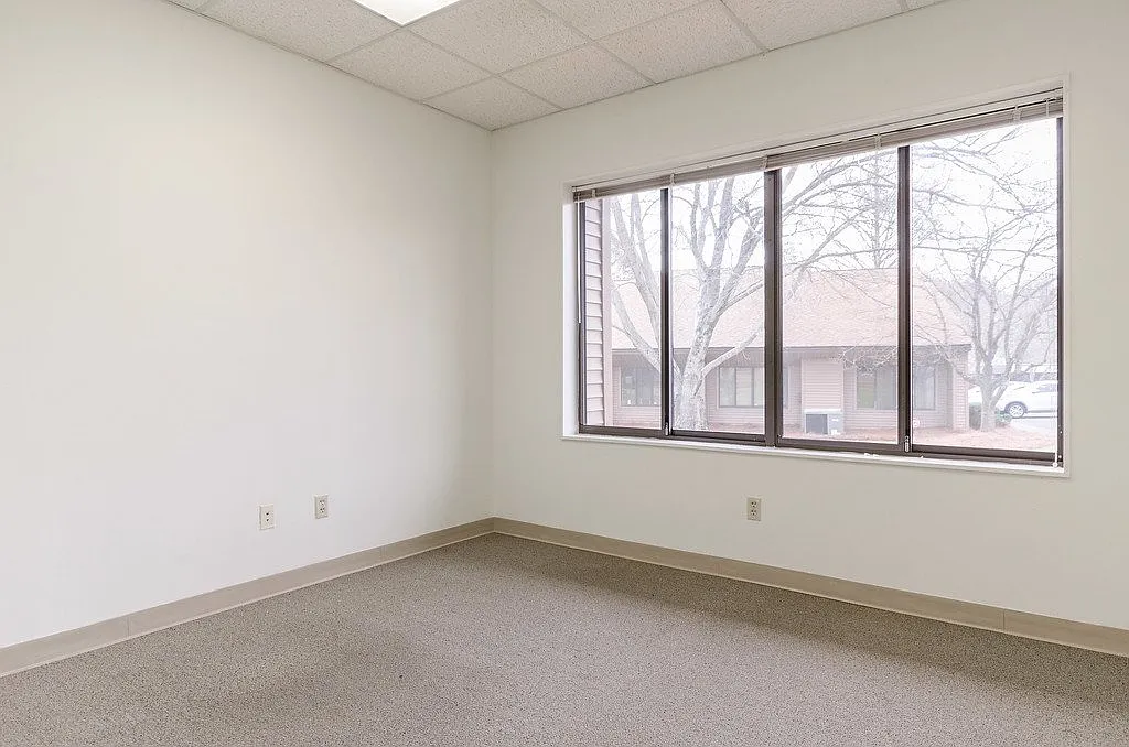 Studio, 1200 sqft, $2,000 — Photo 3