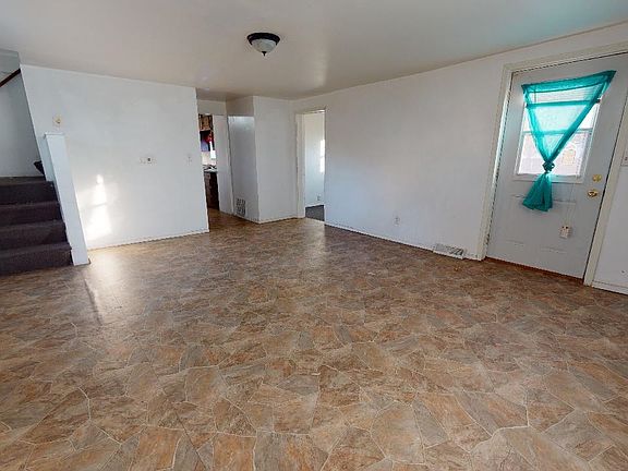 3rd image of 2122 Huey St