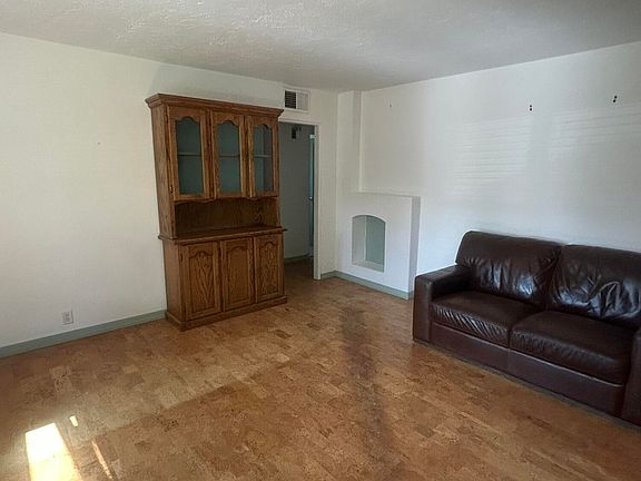 3rd image of 407 CAMPBELL Street
