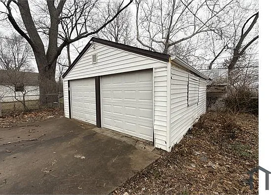 414 Superior Dr — Photo 10