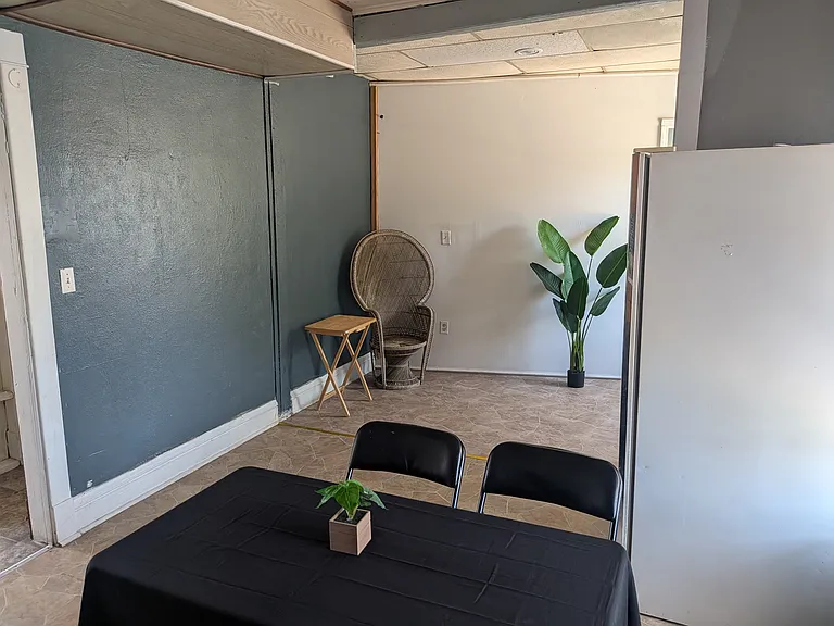 627 W Jefferson St — Photo 3