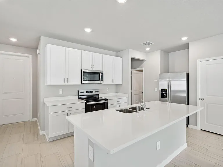 423 Salisbury Cir — Photo 5