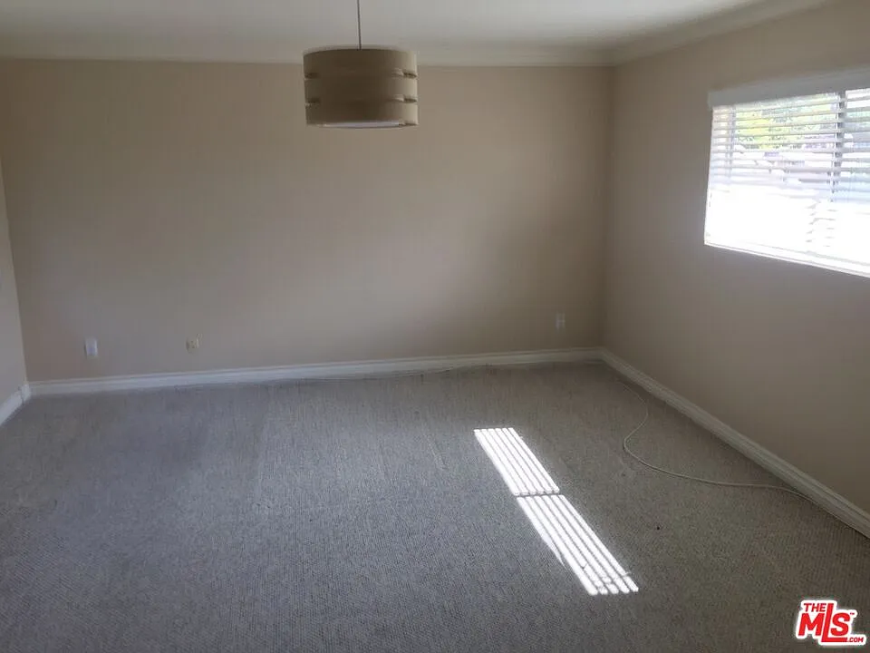3 bed, 2.5 bath, 2266 sqft, $5,200 — Photo 2