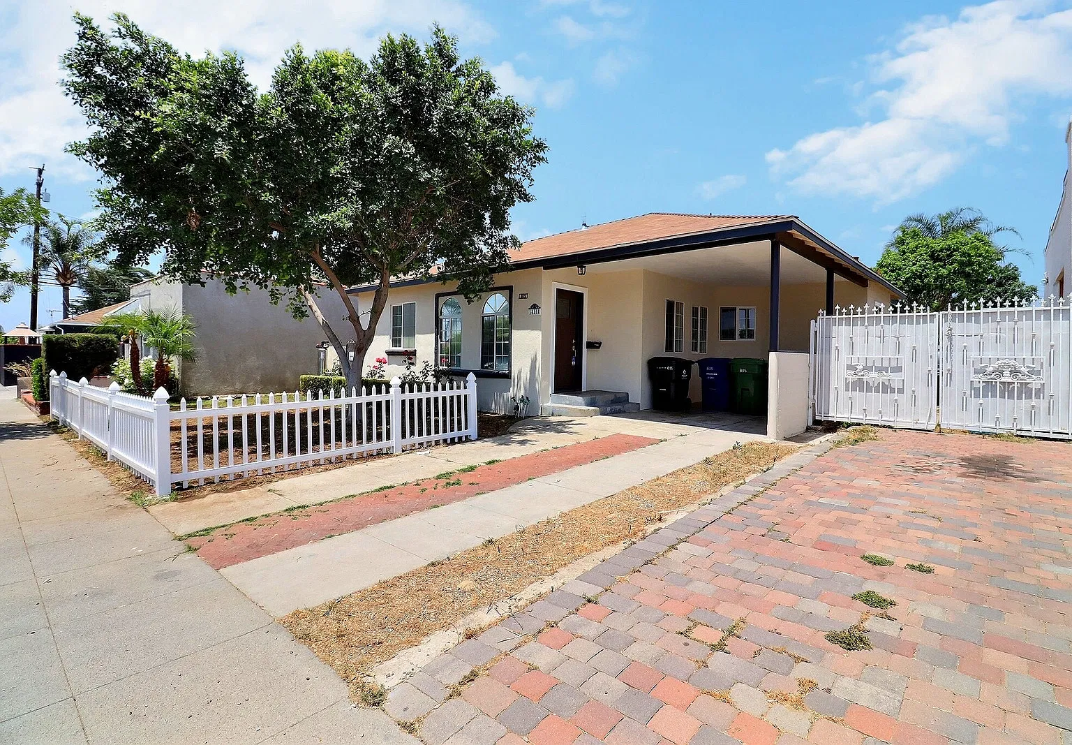 3 bed, 1209 sqft, $4,100 — Photo 2