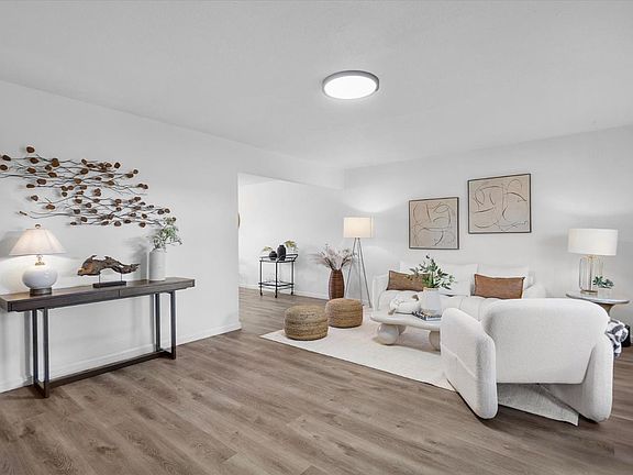 3rd image of 244 Palacio Royale Cir