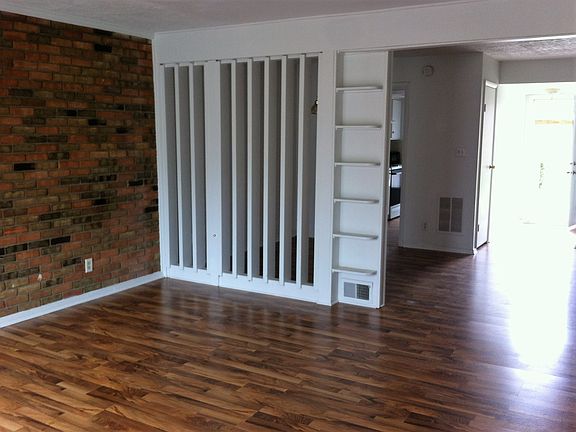 3rd image of 7427 Country Brook Dr
