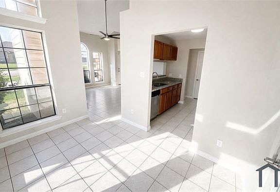 2nd image of 701 W Lynn Creek Dr